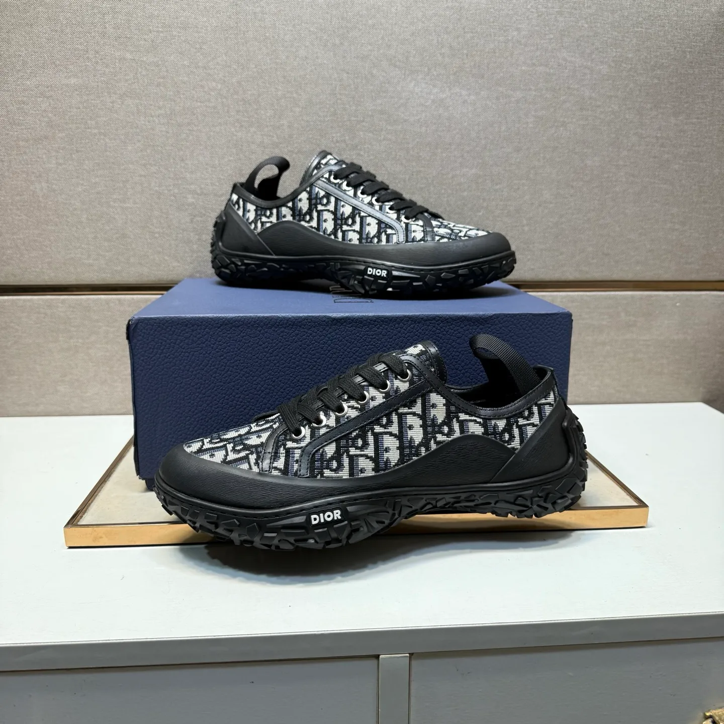 ⬛️Men's shoes 💰p442 [Dior~] Men's casual shoes 2025z cabinet sales simultaneously 🔶Size: 39-44 #️⃣ 🔷2 colors🔜The upper is made of multi-material splicing➕Genuine leather lining, comfortable and breathable, sole: original comfortable and wear-resistant outsole, ⚠️Real shot📱Photographed🎬The real thing is better📢📢📢